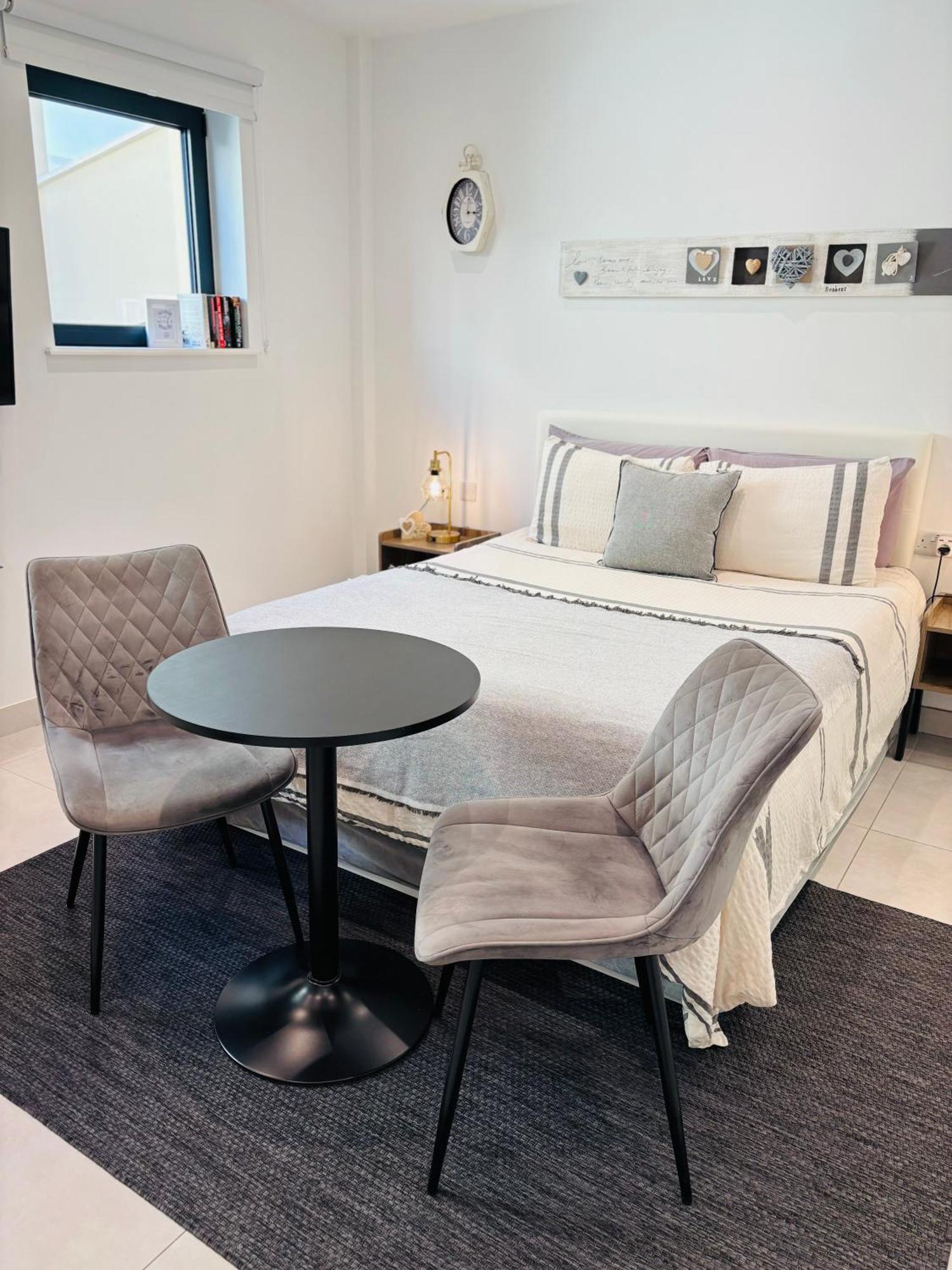 Gibraltar Central Suites ภายนอก รูปภาพ