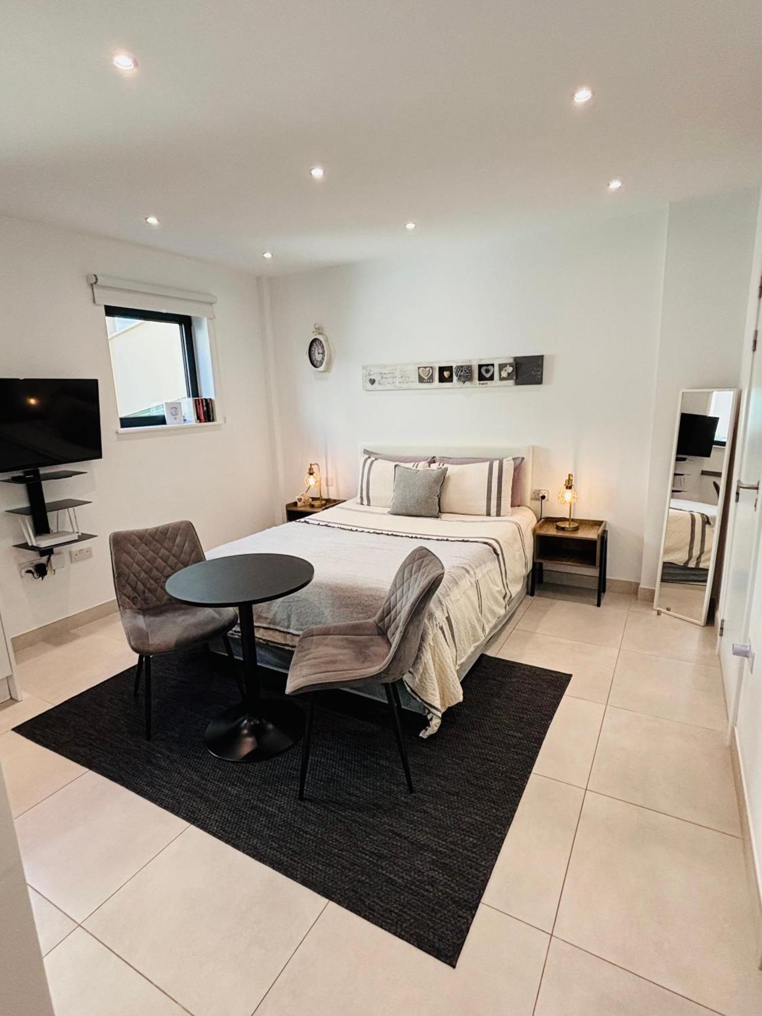 Gibraltar Central Suites ภายนอก รูปภาพ